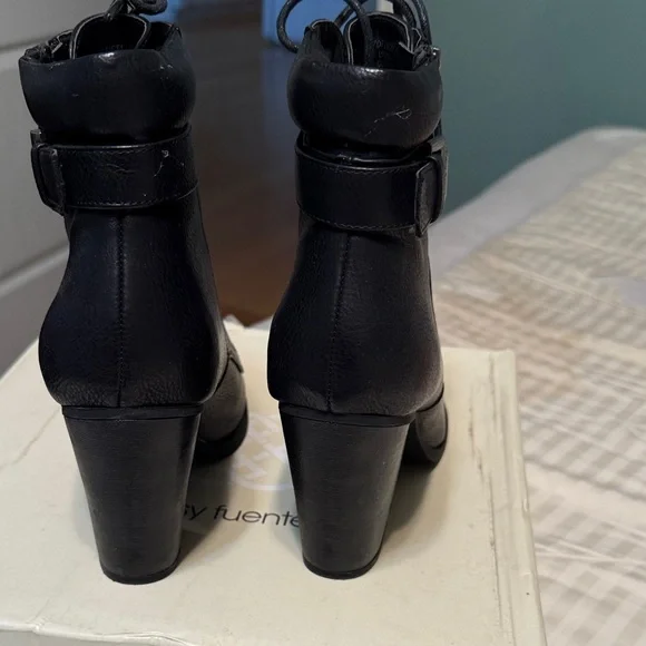 Daisy Fuentes Black Lace Up Boots - Picture 5 of 7